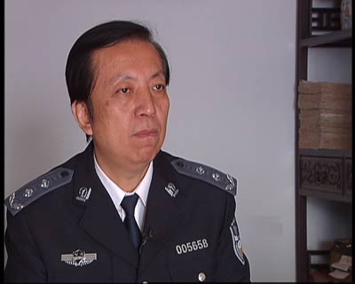 11月5日经济半小时_经济半小时 20131105 疯狂的盗版(3)