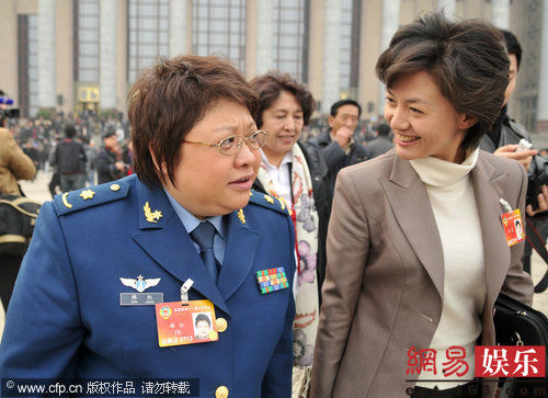 海霞主持人_龙海霞苑_央视主持人海霞收入(2)