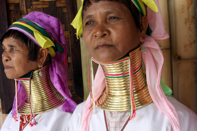 9,缅甸少数种族"卡扬人"女性以长颈为美.