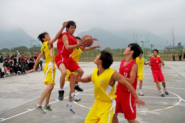 开化县第十三届中学生篮球赛在马金中学举行-