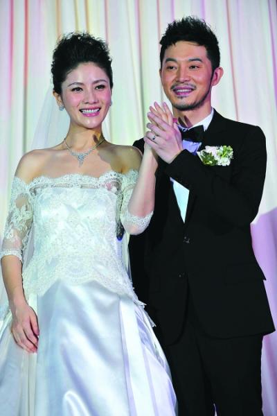 沙溢胡可结婚很搞笑 "白展堂"穿婚纱入场(组图)