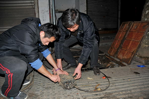 化广电总台技术部组织人员漏夜完成主干光缆割