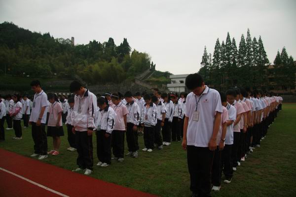 开化一中举行紧急疏散逃生演练活动