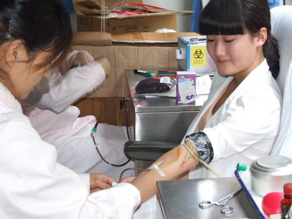 开化县人民医院组织新招聘护士无偿献血--开化