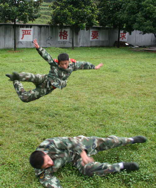 武警开化县中队与70多家共建单位携手联欢喜迎建军83周年图