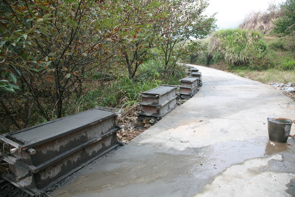 砌筑高山公路安全防护墩