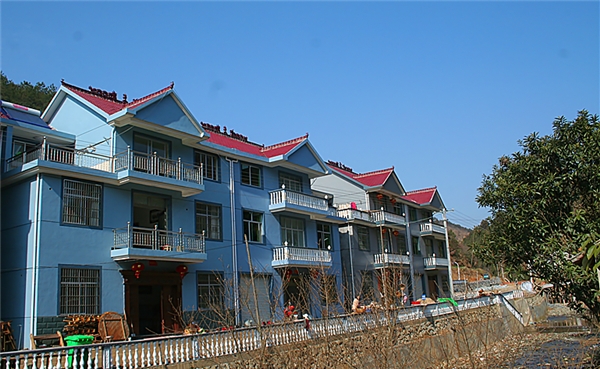 张湾乡油溪村村民住上漂亮的新农房