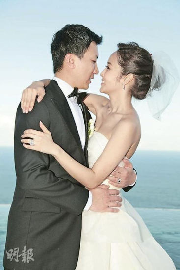 侯佩岑出阁笑中有泪捧花献母心疼其一生未嫁