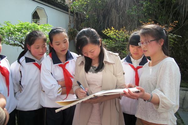 伸出双手传递爱的温暖访最美妈妈吴菊萍