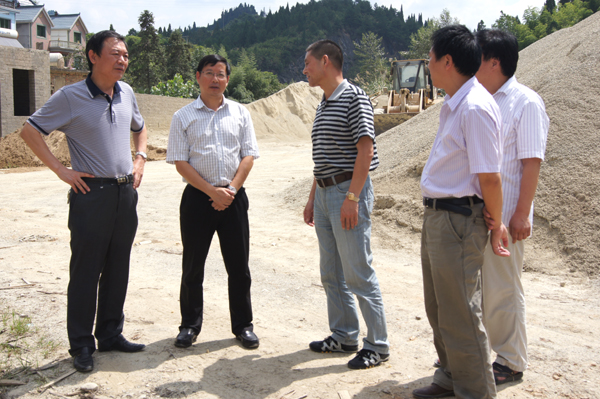 方健忠在检查调研杭新景高速公路开化段工程建设时强调集中精力攻坚破